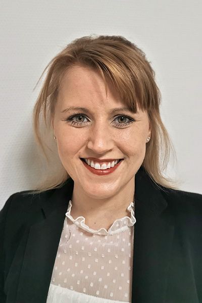 Anna-Maria Weiß, Supportmitarbeiterin